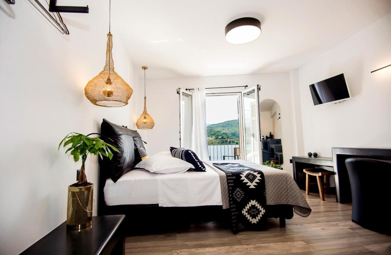 A & B Minimal Suite Ιι With Sea View In Argostoli Экстерьер фото