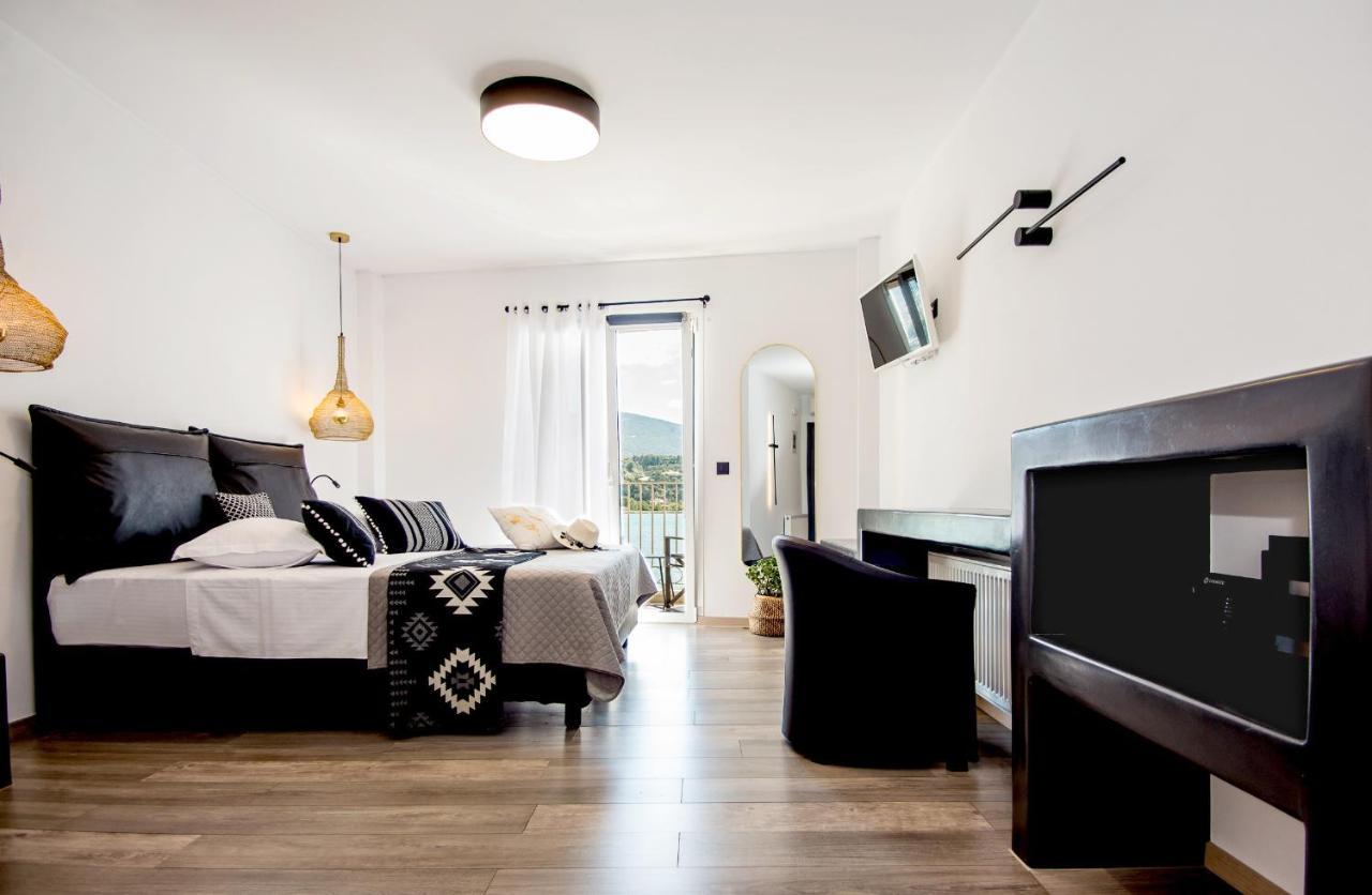A & B Minimal Suite Ιι With Sea View In Argostoli Экстерьер фото